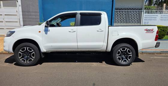 TOYOTA HILUX 3.0 SR 4X4 CD 16V TURBO INTERCOOLER DIESEL 4P AUTOMÁTICO